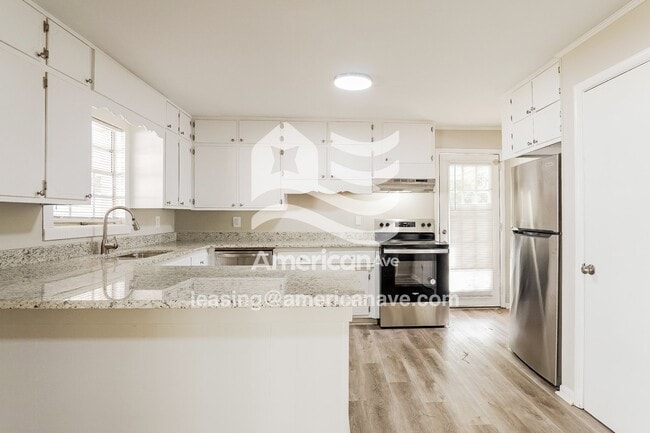 Building Photo - 2165 Circle Dr