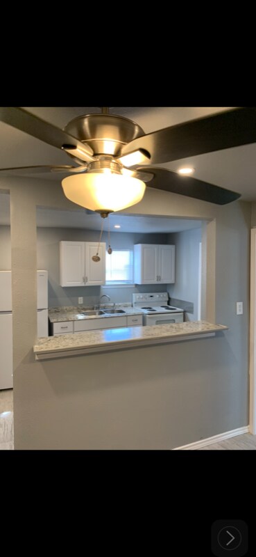 Foto del edificio - 2113 Saladia St