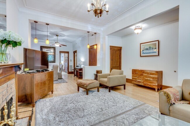 Foto del edificio - 931 W Newport Ave
