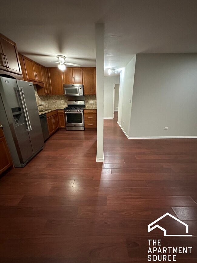 Building Photo - 696 Elm Pl
