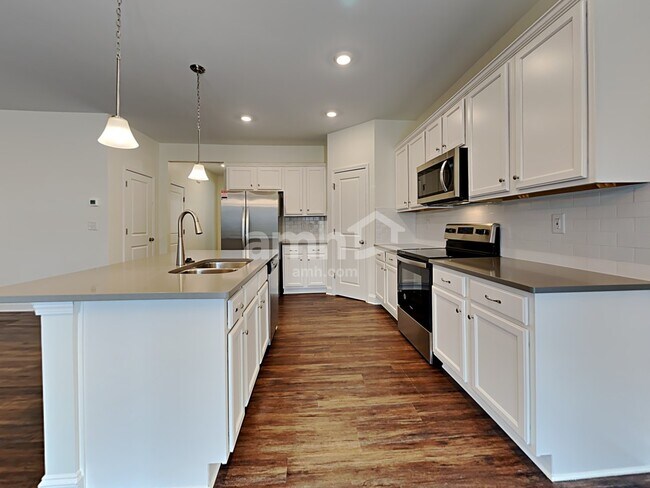 Building Photo - 7121 Garrett Ct
