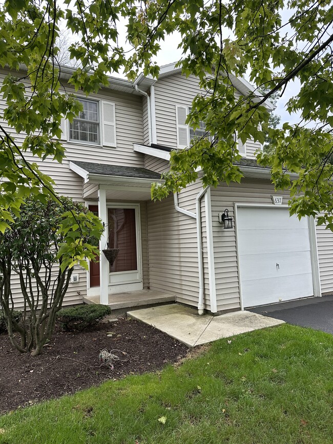 Building Photo - 637 Strand Pond Cir