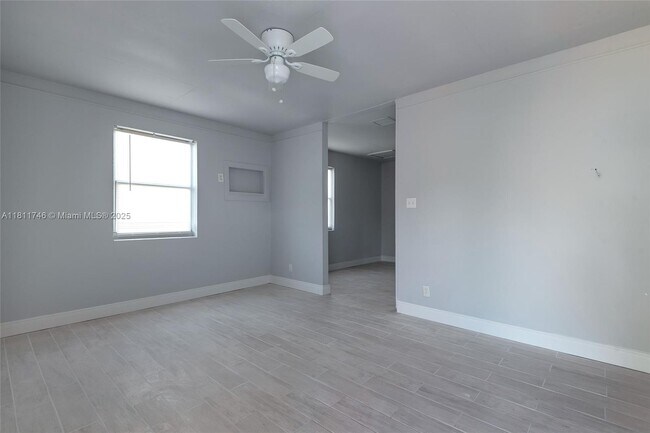 Foto del edificio - 562 W 4th St