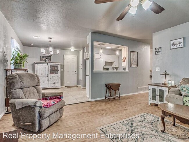 Foto del edificio - 3 br, 2 bath House - 3820 Terry Way