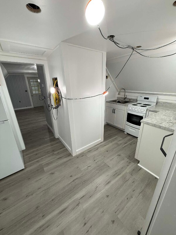 Building Photo - 168 Elm St