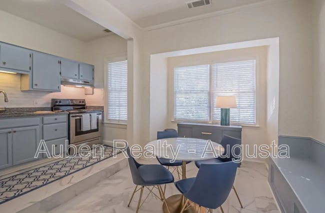 Building Photo - 239 Greene St