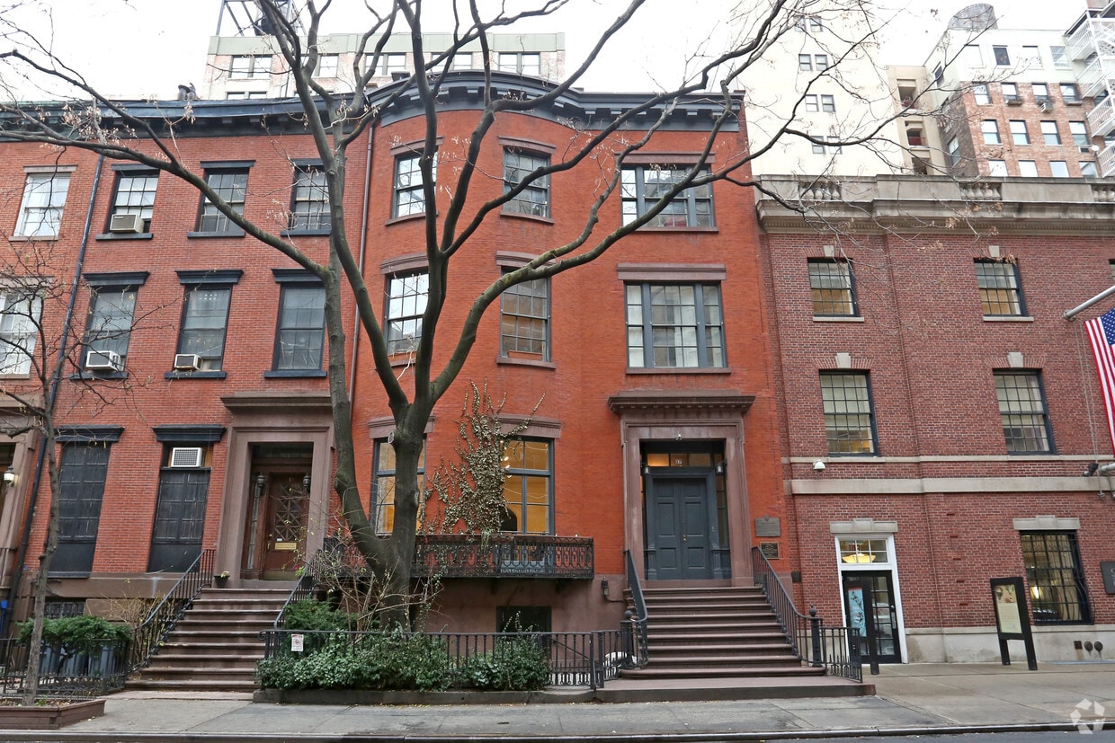 Building Photo - 17 W House Apartments