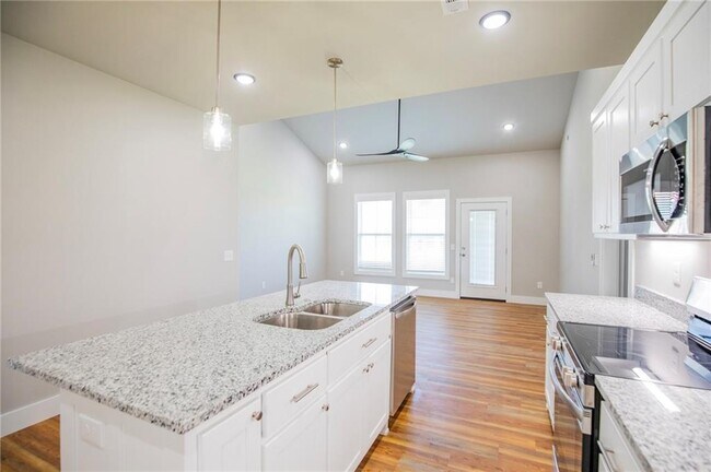 Building Photo - 907 Seaborn Way