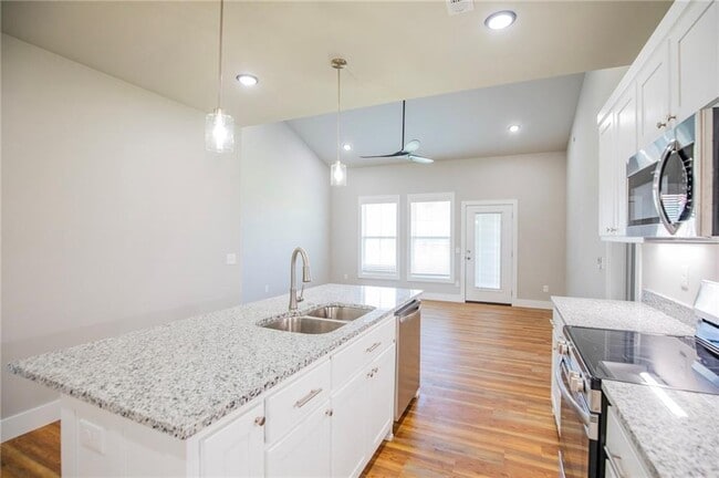 Building Photo - 945 Seaborn Way