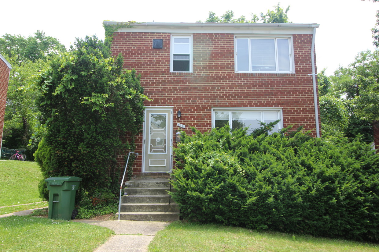 Primary Photo - 4611 Luerssen Ave
