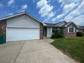 Building Photo - 833 Money Tree Dr