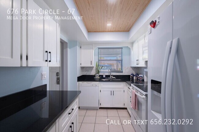 Foto del edificio - 676 Park Cir