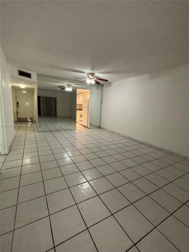 Building Photo - 13701 Kendale Lakes Cir