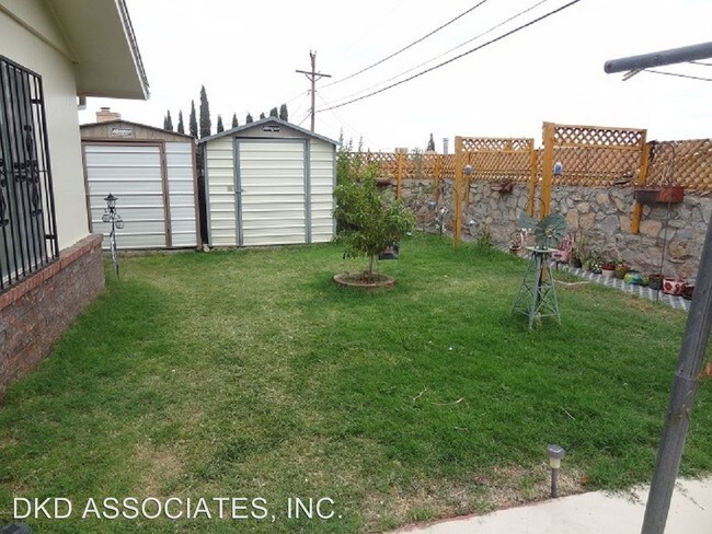 Building Photo - 4712 El Campo Dr