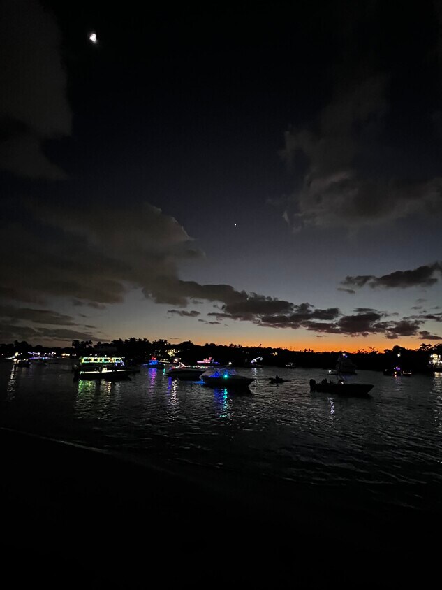 Watch the Christmas boat show and fireworks - 386 Golfview Rd (North Palm Beach, FL)