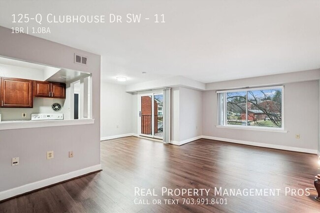 Photo - 125-Q Clubhouse Dr SW-11