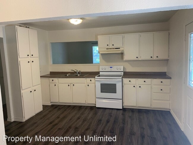 Building Photo - 4 br, 2 bath House - 312 West Ave