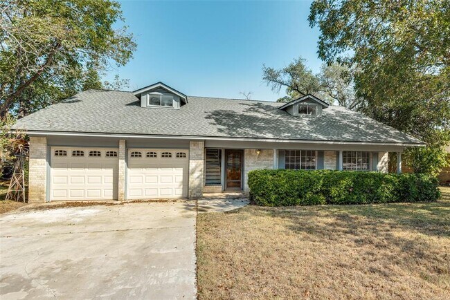 Building Photo - 116 Ridge Oak Dr