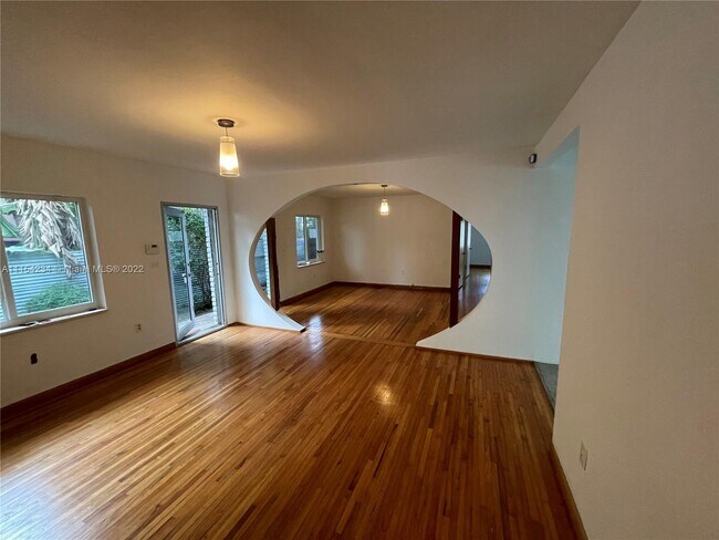 Building Photo - 1511 SW 2nd Ave