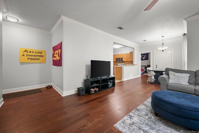 Foto del edificio - 710 E Boyd Dr