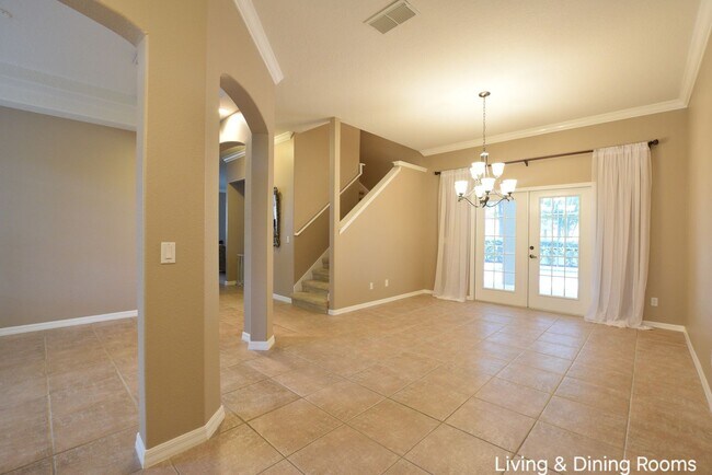 Foto del edificio - LIMITED TIME SPECIAL!!!  Elegant 5-Bed, 3....
