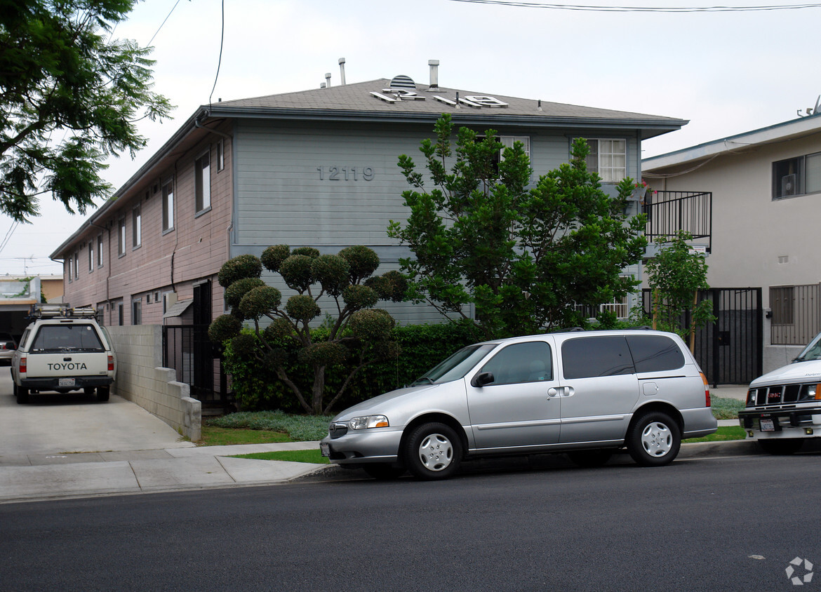 Building Photo - 12119 Grevillea Ave