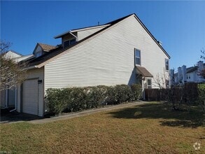 Building Photo - 833 Quesnel Dr
