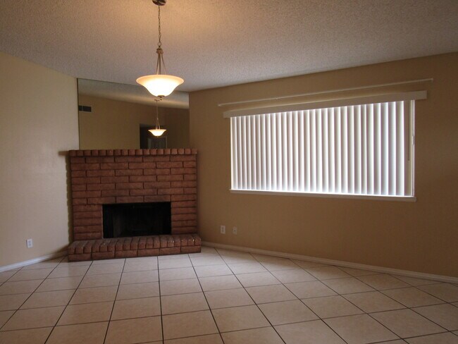 Foto del edificio - Single Story Home with 3 bedrooms