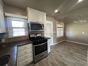 Building Photo - 1222 W Saginaw Way