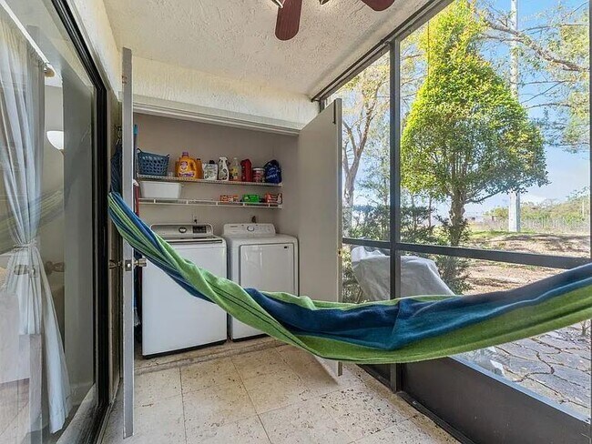 Foto del edificio - 109 Meadow Ln