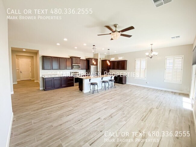 Foto del edificio - 1810 N Bernard Cir