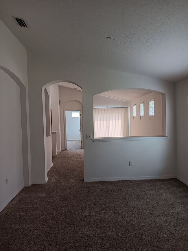 Foto del edificio - Newly updated 3 bedroom 2 bathroom 2 car g...