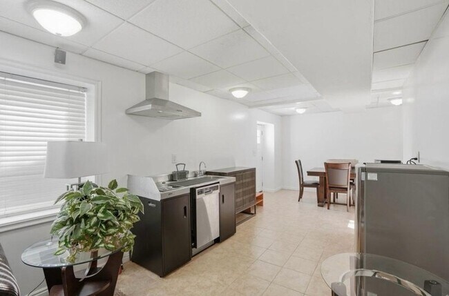 Building Photo - 9489 Kirkside Dr