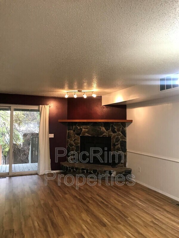 Foto del edificio - 1900 E 72nd Ave