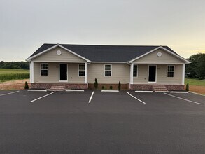 Building Photo - 105 Robins Way