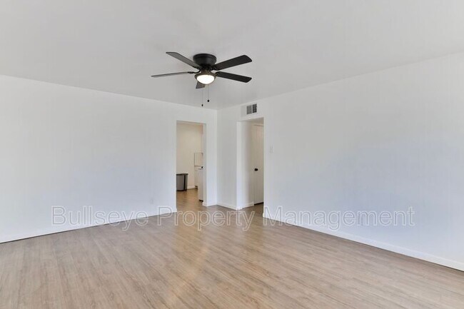 Foto del edificio - 2129 W Weldon Ave