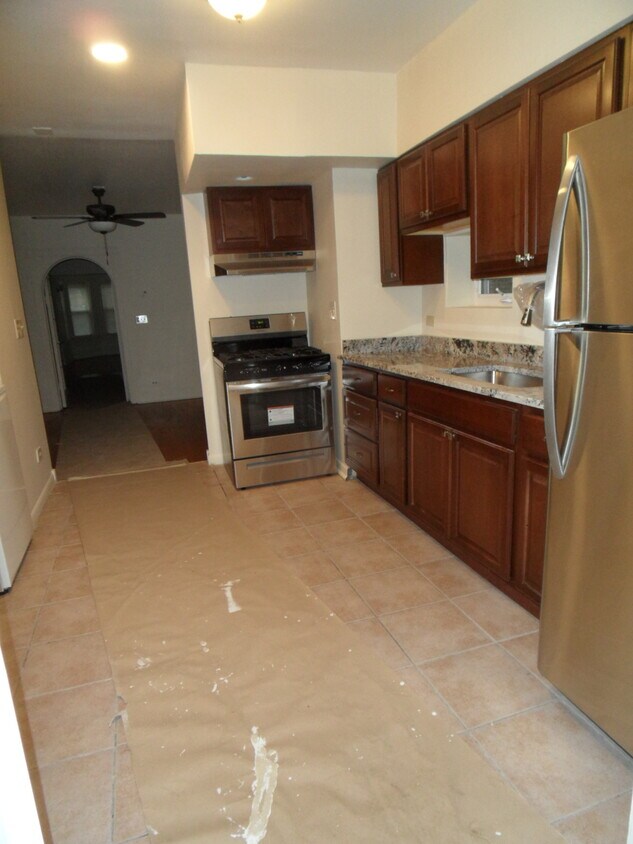 Foto principal - 2033 W Morse Ave