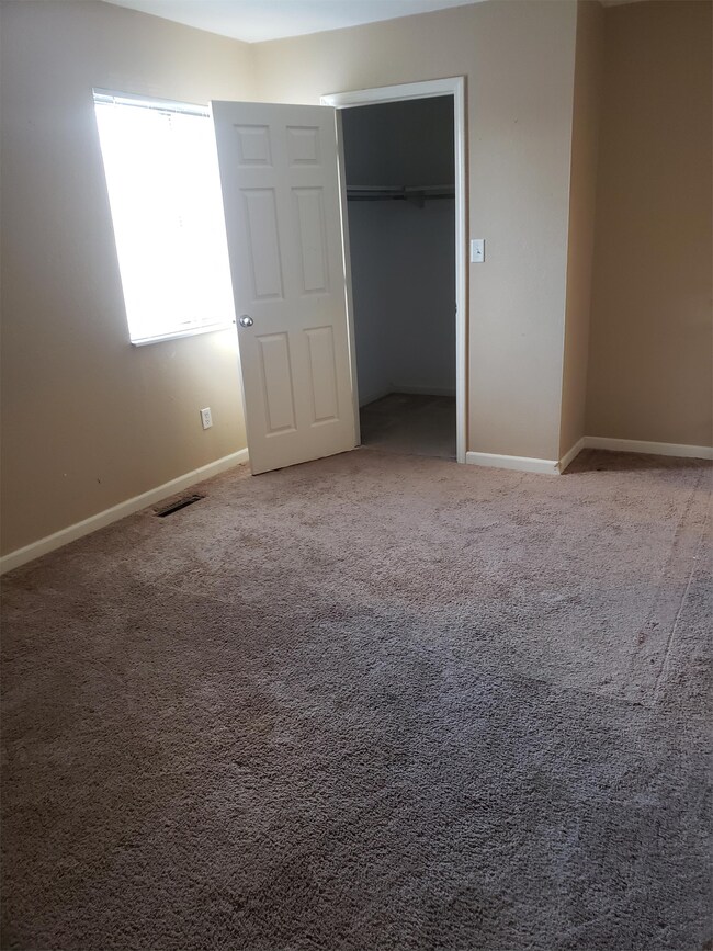 Foto del edificio - 52111 Friars Ct