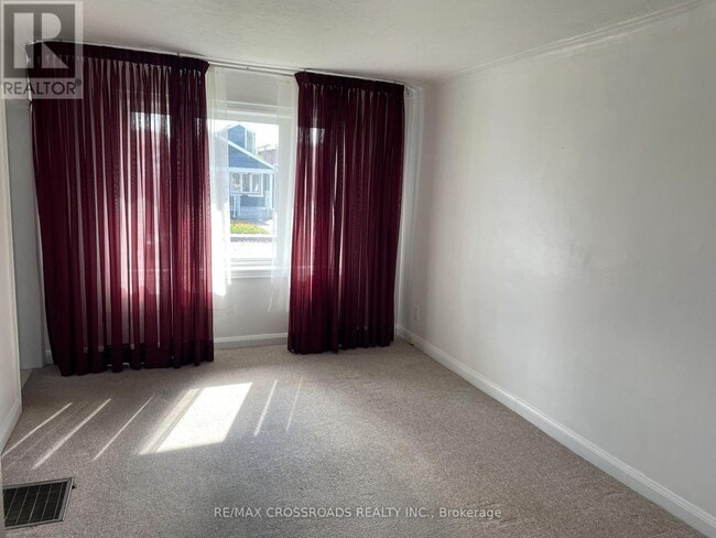 Photo du bâtiment - 64 Galbraith Ave