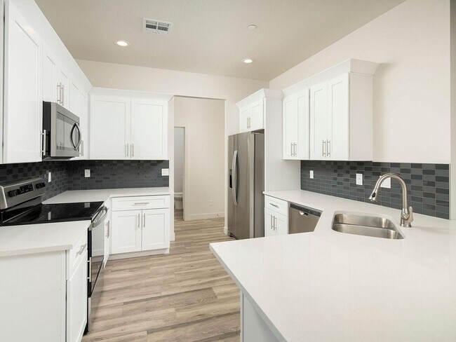 Building Photo - 15915 N 74th Dr
