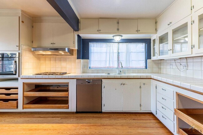 Building Photo - 2520 San Emidio St