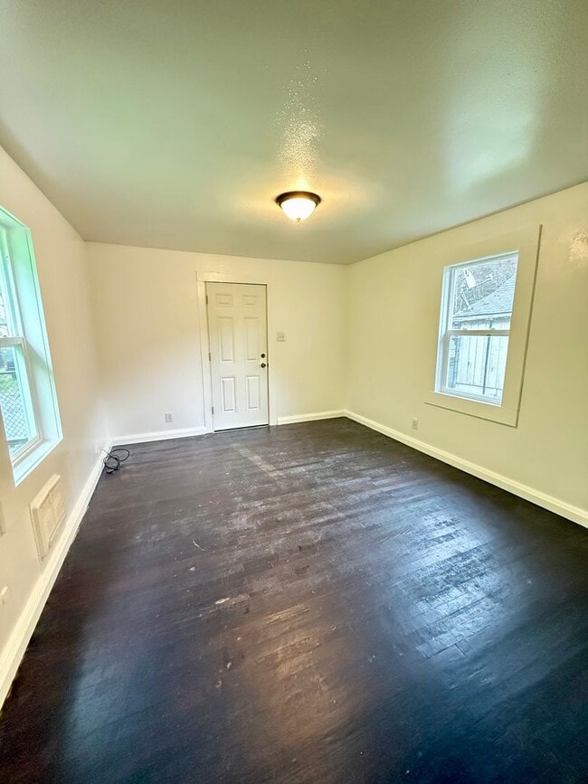 Building Photo - 918 Summit St