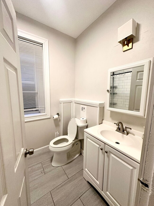 Building Photo - 7 Linden St