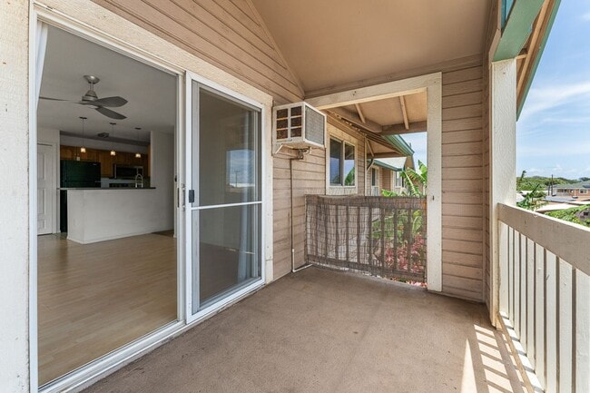 Building Photo - 3bd/2ba upstairs unit with deck