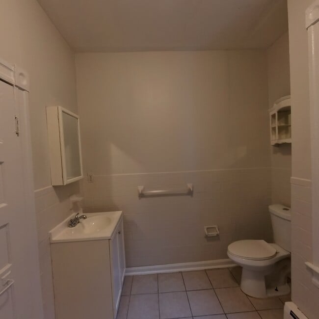 Bathroom - 3318 Auchentoroly Terrace