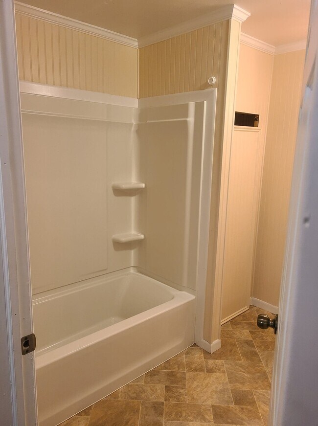 Shower - 565 weathersby st