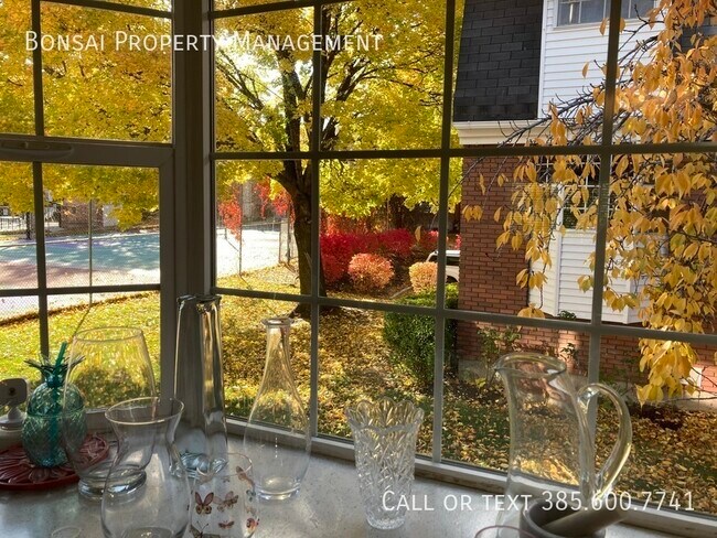 Building Photo - Townhome in Sandy
