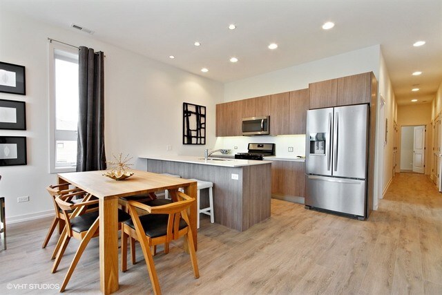Building Photo - 4111 N Narragansett Ave