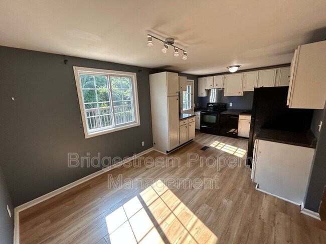 Foto del edificio - 3112 Charlotte Mill Dr