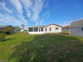Building Photo - 3305 SW 7th Pl